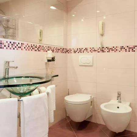 Augustus Hotel 3*