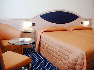Augustus Hotel 3*