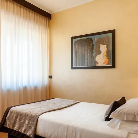 Augustus Hotel 3*